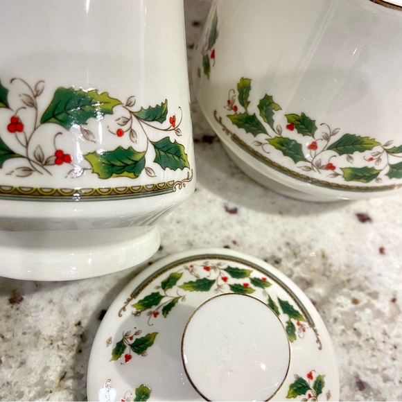 Royal Limited Holly Holiday Creamer & Lidded Sugar Bowl Vintage Set - Picture 7 of 10